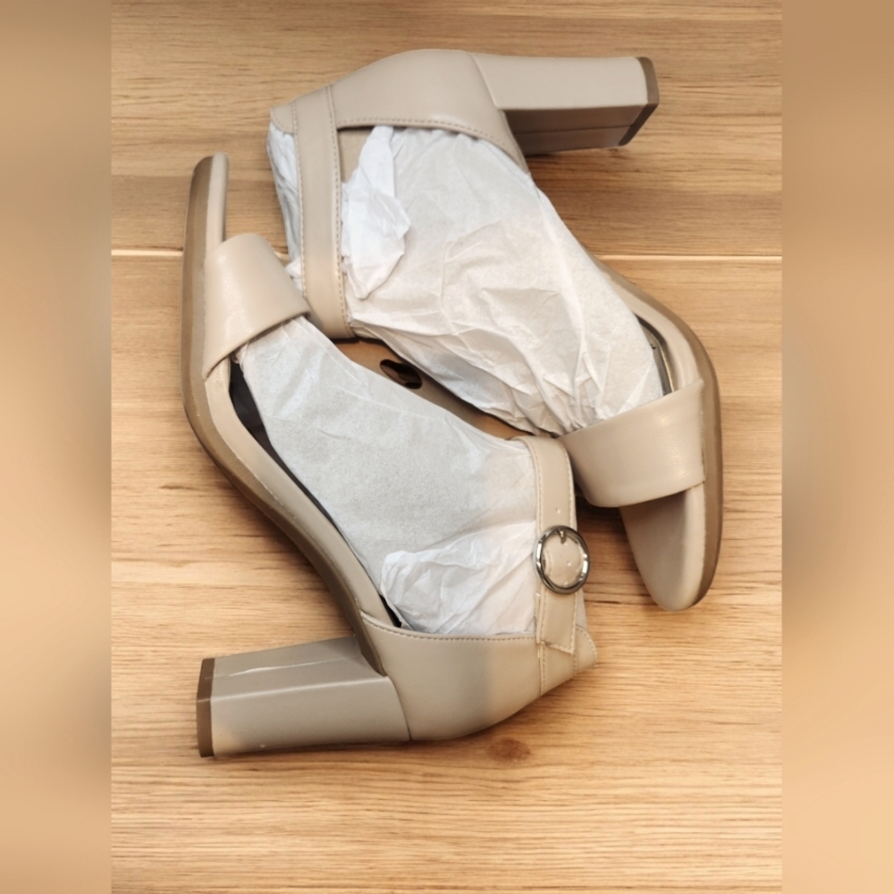 LifeStride Averly Nude Chunky Heel Womans 9B